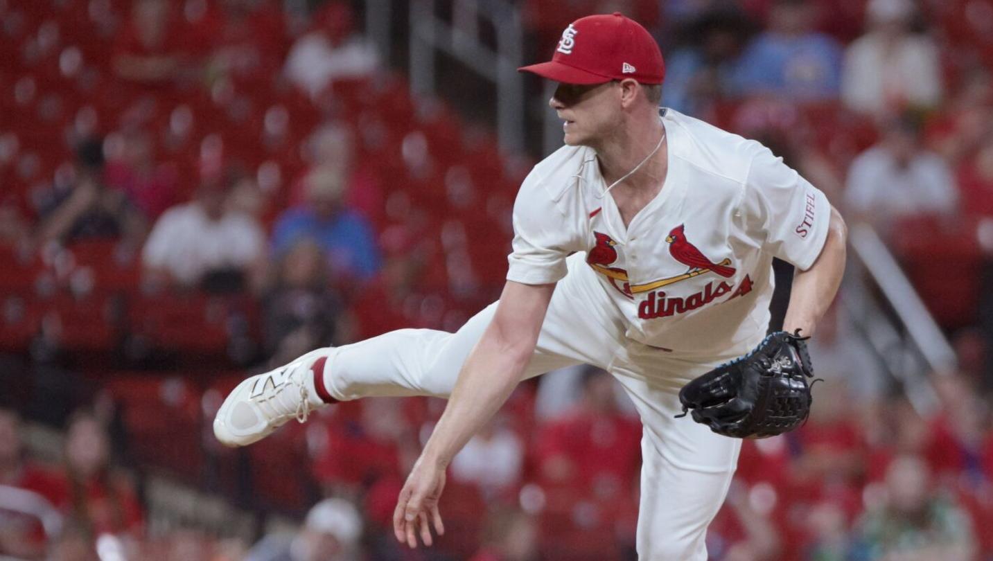 Here鈥檚 how the Cardinals came away with win amid 鈥榳eird circumstance鈥 of 139-minute delay